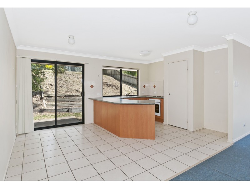 7 Hillside Crescent, Edens Landing QLD 4207