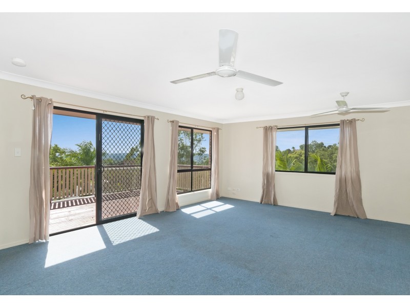 7 Hillside Crescent, Edens Landing QLD 4207