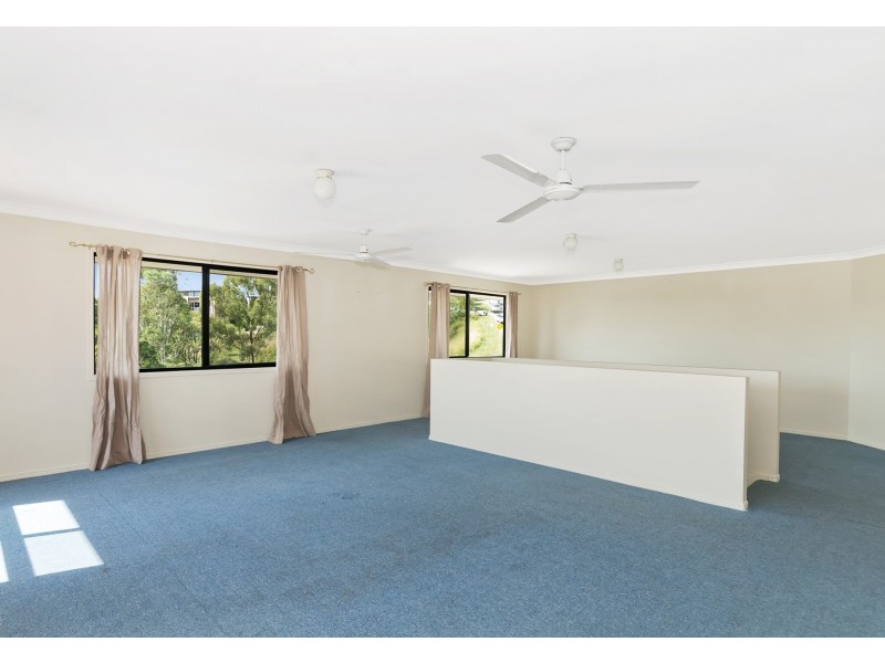 7 Hillside Crescent, Edens Landing QLD 4207