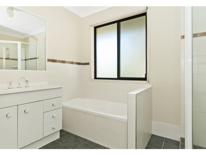 7 Hillside Crescent, Edens Landing QLD 4207