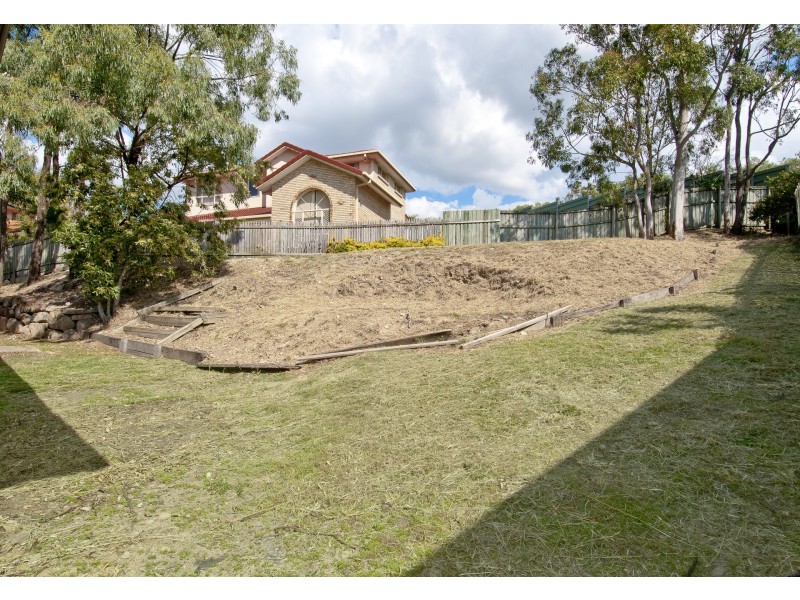 7 Hillside Crescent, Edens Landing QLD 4207