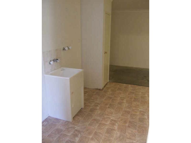 64 Tallagandra Rd, Beenleigh QLD 4207