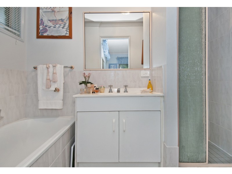 32 Castile Crescent, Edens Landing QLD 4207