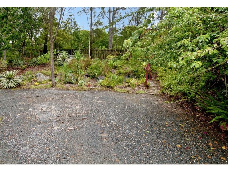32 Castile Crescent, Edens Landing QLD 4207