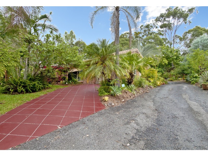 32 Castile Crescent, Edens Landing QLD 4207