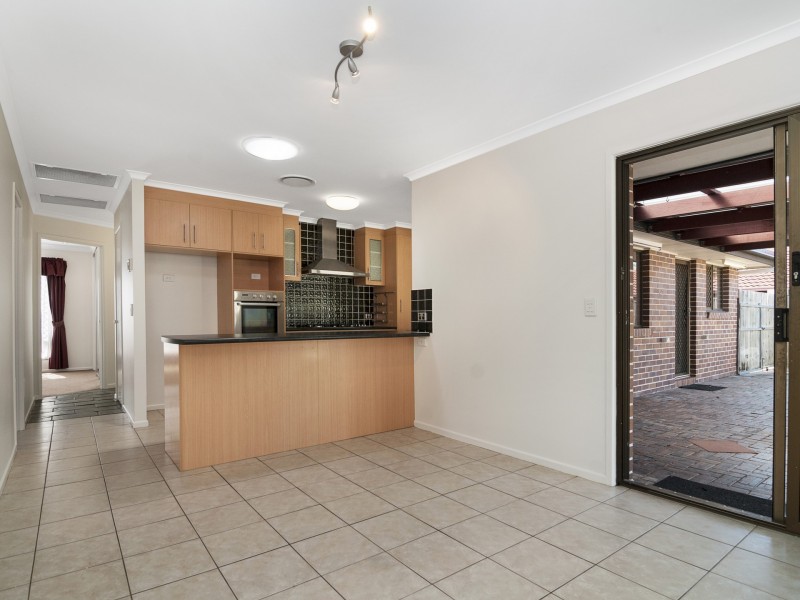 31 Ivanhoe Dr, Edens Landing QLD 4207