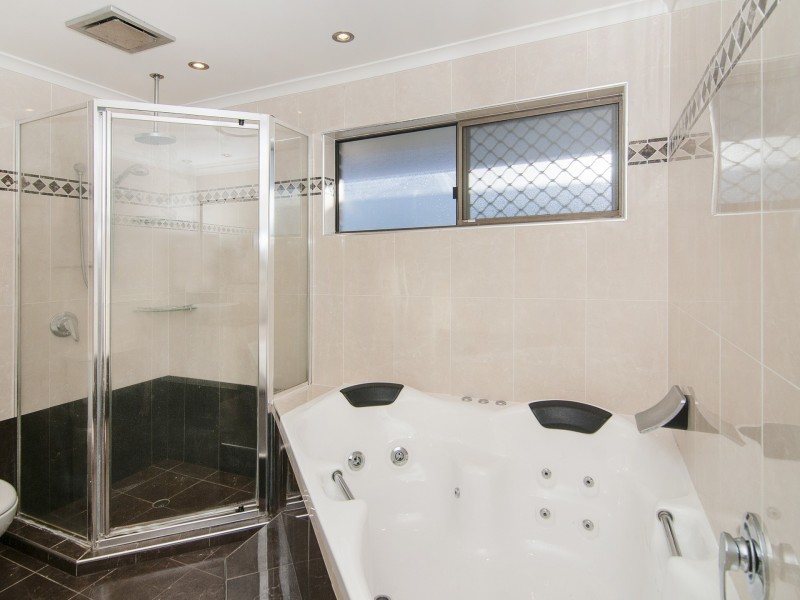 31 Ivanhoe Dr, Edens Landing QLD 4207