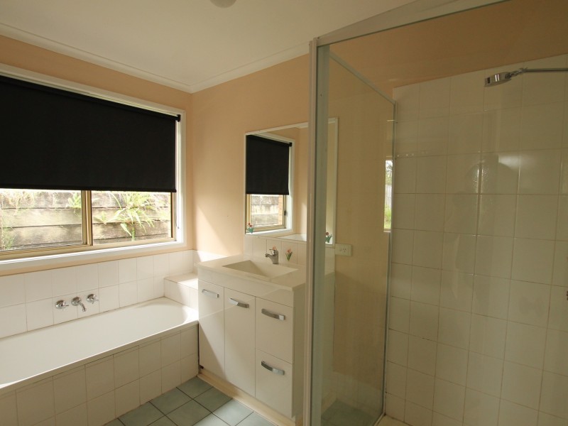 69 Jessie Crescent, Edens Landing QLD 4207