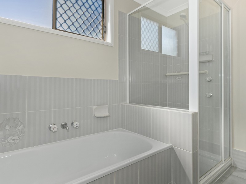 12 Leighton Drive, Edens Landing QLD 4207