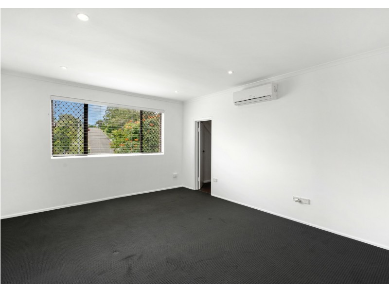 33 Lima Street, Edens Landing QLD 4207
