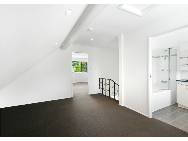 33 Lima Street, Edens Landing QLD 4207