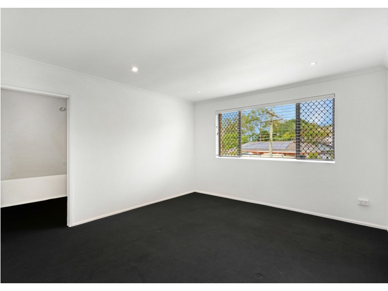 33 Lima Street, Edens Landing QLD 4207