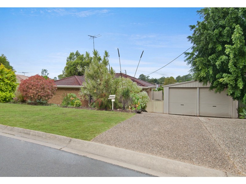10 Clayton Drive, Edens Landing QLD 4207