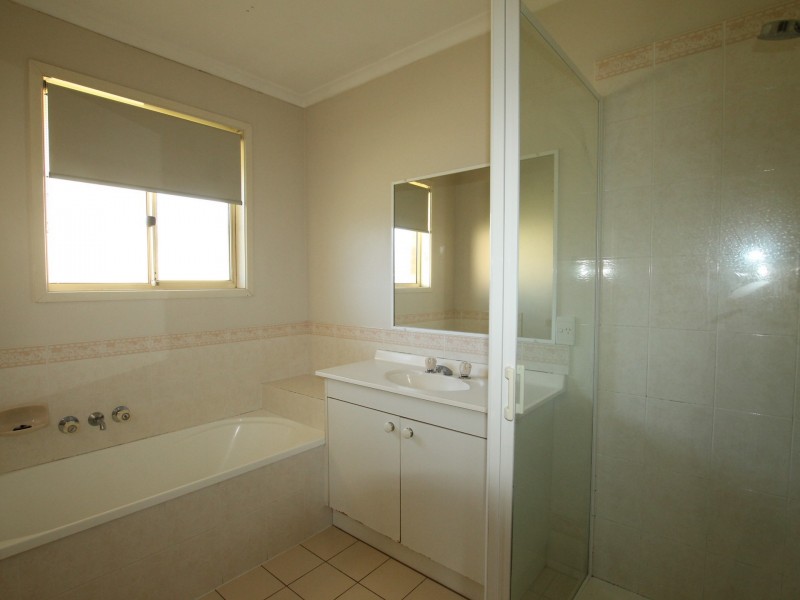 5 Leigh Place, Edens Landing QLD 4207