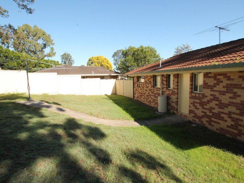 5 Leigh Place, Edens Landing QLD 4207