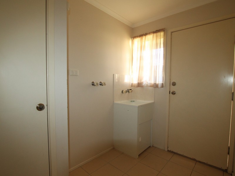 5 Leigh Place, Edens Landing QLD 4207