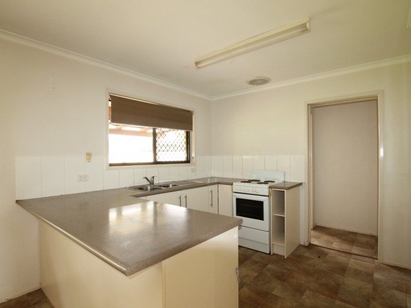 42 Glendevon Cr, Mount Warren Park QLD 4207