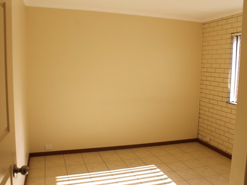 2/6 Cowper Avenue, Eagleby QLD 4207