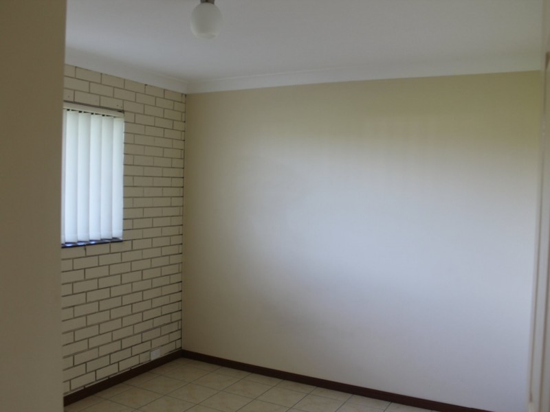 2/6 Cowper Avenue, Eagleby QLD 4207