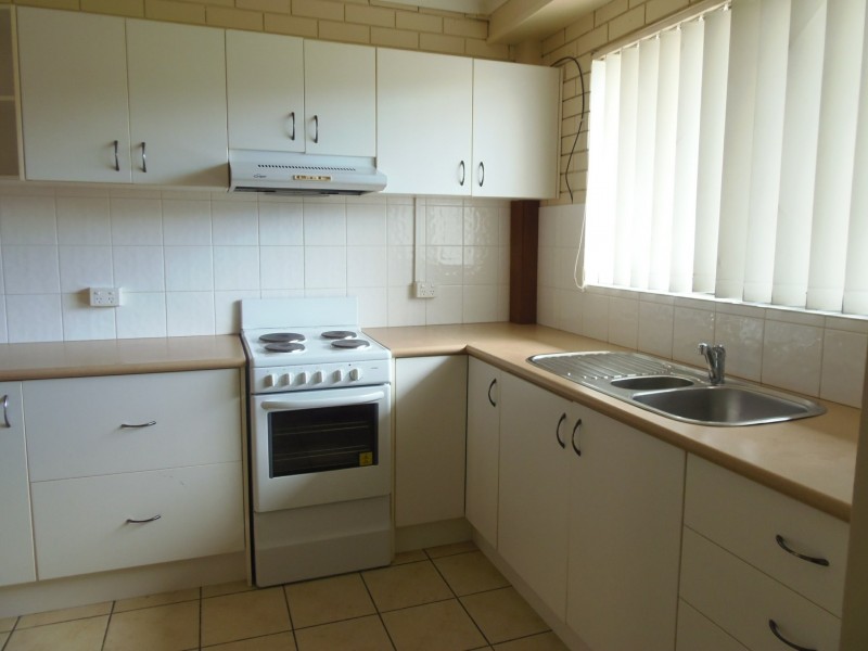 2/6 Cowper Avenue, Eagleby QLD 4207