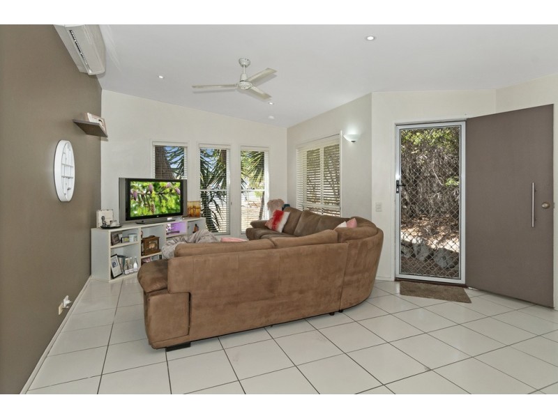 2/66 Castile Cr, Edens Landing QLD 4207