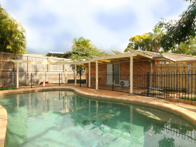 1 Settler Place, Edens Landing QLD 4207