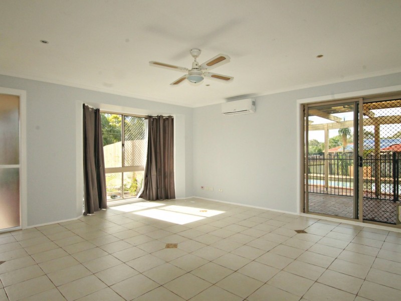 1 Settler Place, Edens Landing QLD 4207