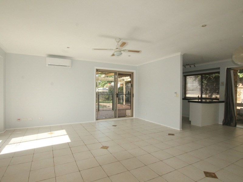 1 Settler Place, Edens Landing QLD 4207