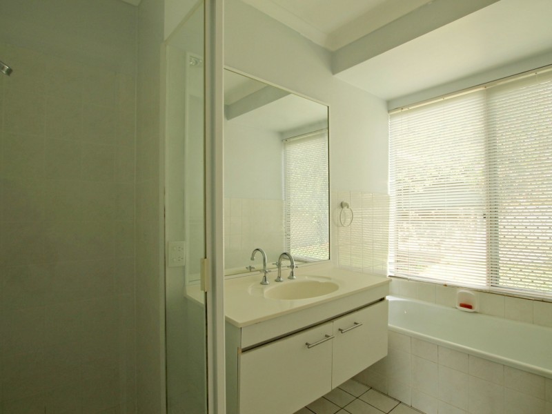 1 Settler Place, Edens Landing QLD 4207