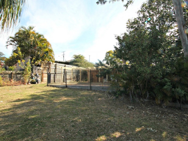 1 Settler Place, Edens Landing QLD 4207