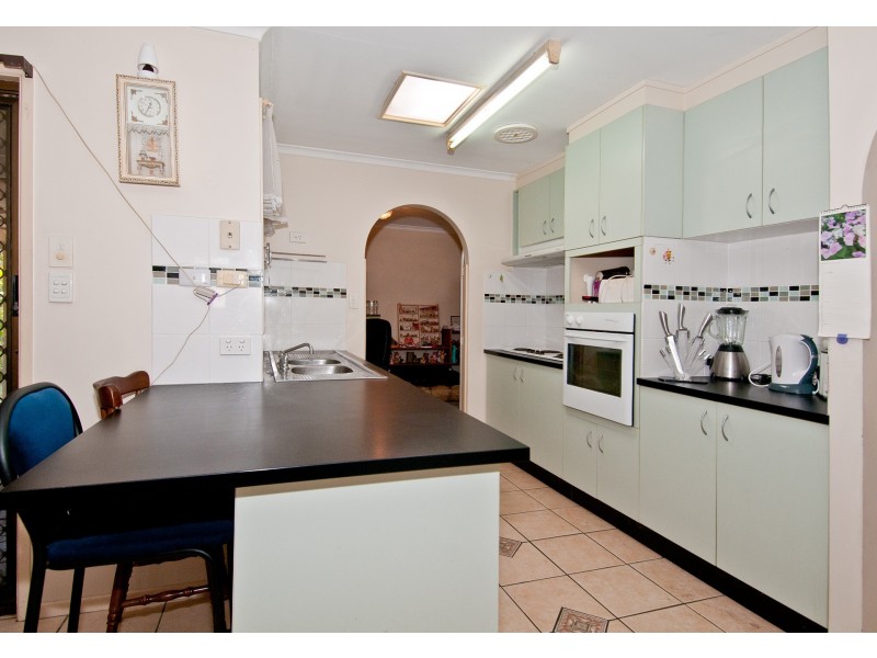 4 Meadow Cres, Beenleigh QLD 4207