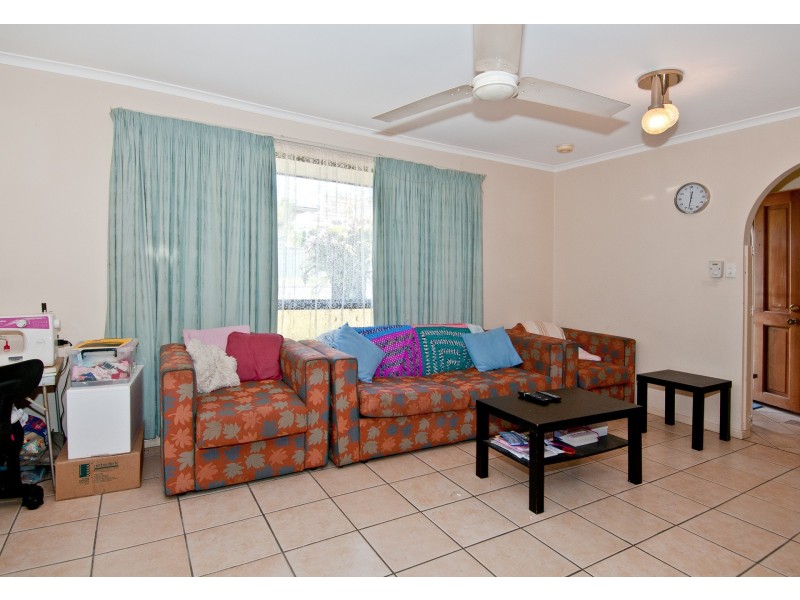 4 Meadow Cres, Beenleigh QLD 4207