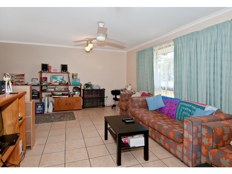4 Meadow Cres, Beenleigh QLD 4207
