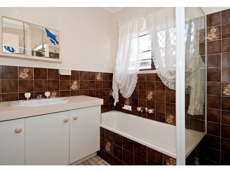 4 Meadow Cres, Beenleigh QLD 4207