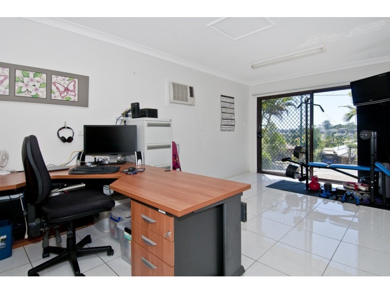 3 Duesbury Crescent, Edens Landing QLD 4207