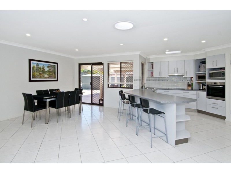 3 Duesbury Crescent, Edens Landing QLD 4207