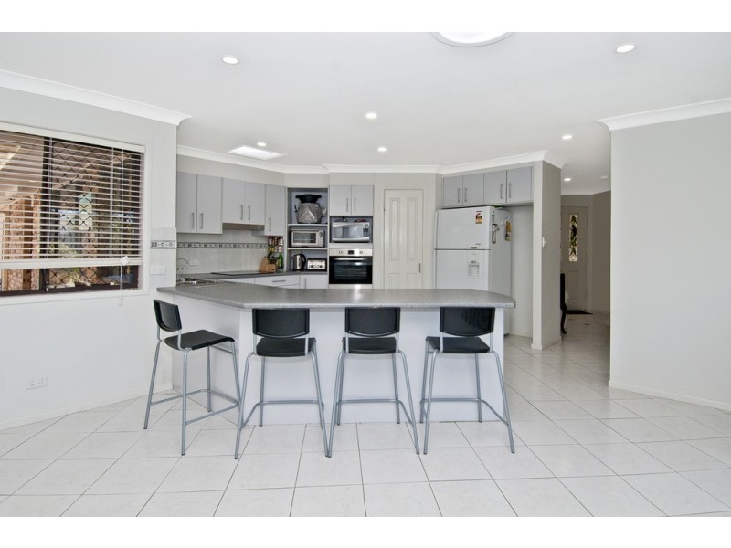 3 Duesbury Crescent, Edens Landing QLD 4207