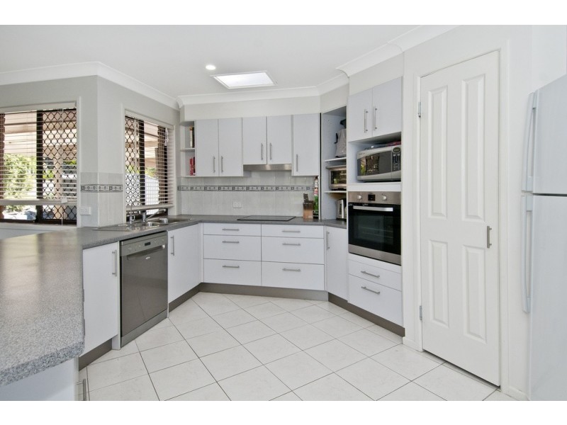 3 Duesbury Crescent, Edens Landing QLD 4207