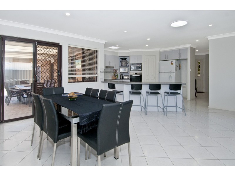 3 Duesbury Crescent, Edens Landing QLD 4207