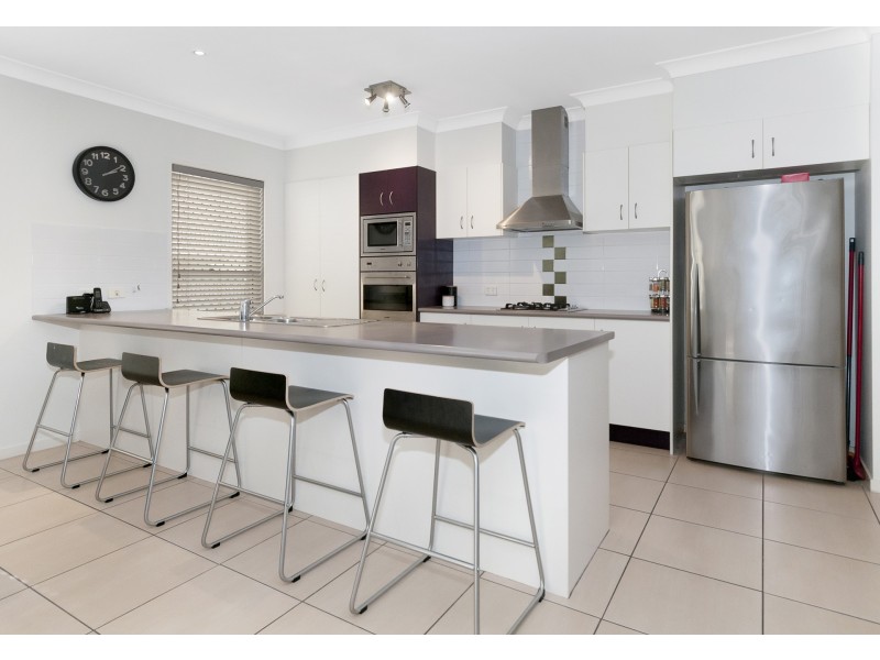 4 Mossman Pde, Waterford QLD 4133