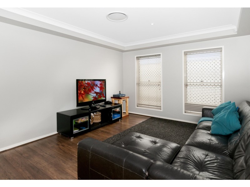 4 Mossman Pde, Waterford QLD 4133