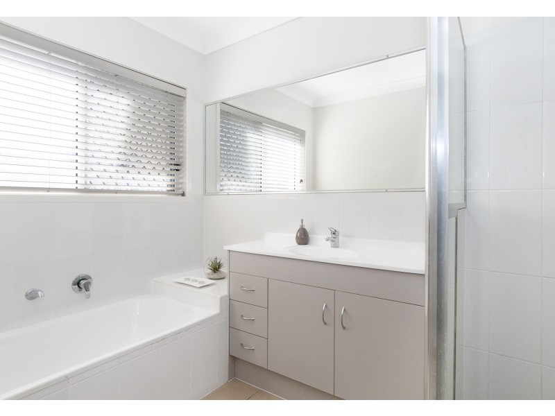 4 Mossman Pde, Waterford QLD 4133