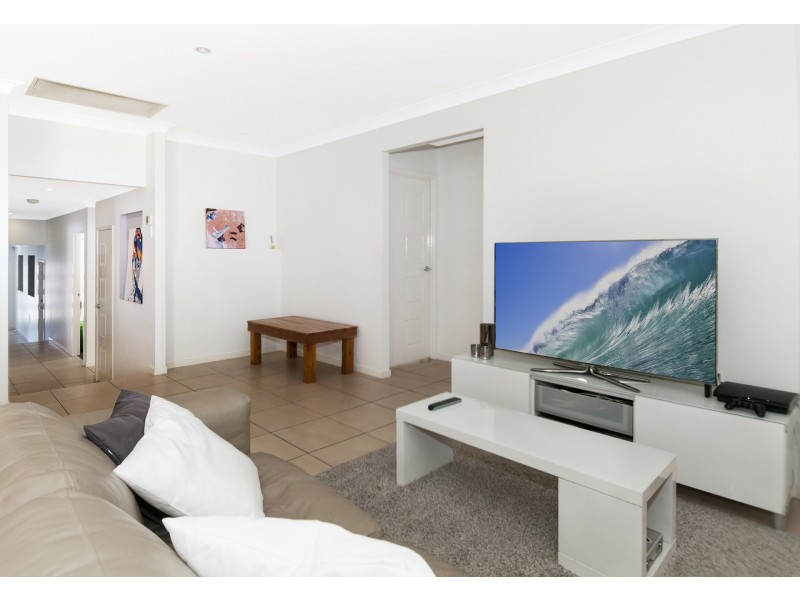 4 Mossman Pde, Waterford QLD 4133