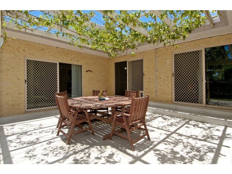 1 Chatfield Street, Edens Landing QLD 4207