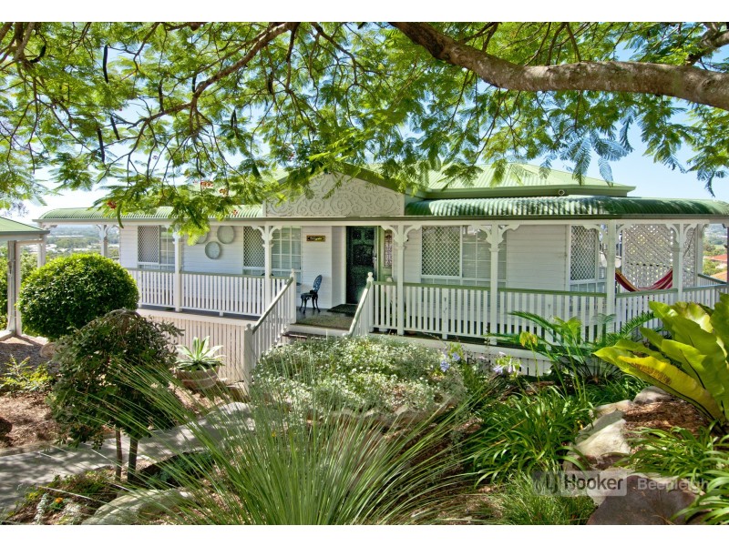 1 Valerie Close, Edens Landing QLD 4207