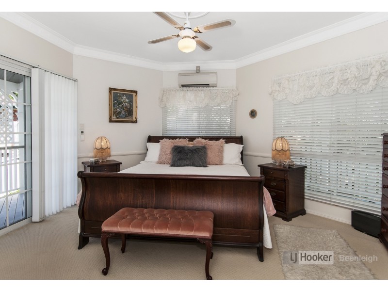 1 Valerie Close, Edens Landing QLD 4207