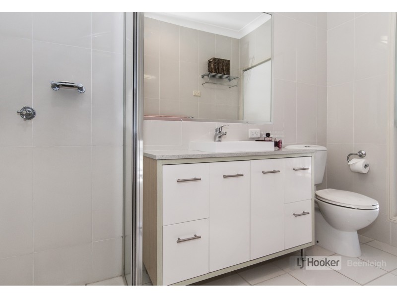 1 Valerie Close, Edens Landing QLD 4207