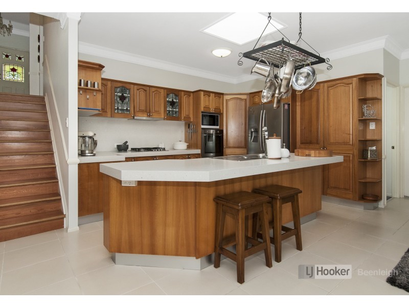 1 Valerie Close, Edens Landing QLD 4207
