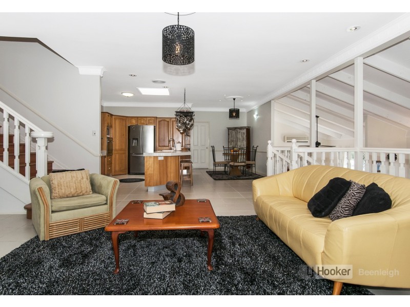 1 Valerie Close, Edens Landing QLD 4207
