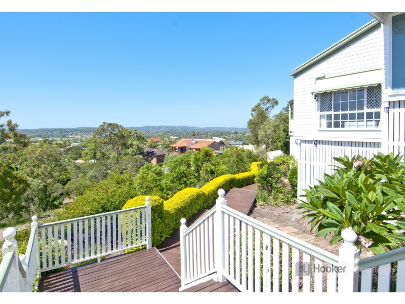 1 Valerie Close, Edens Landing QLD 4207